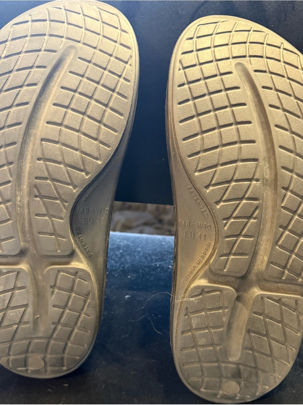 Oofos sandals new without tag - Picture 3 of 4